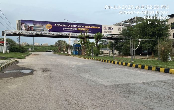 Installation &ndash; VisionMax LED display installation