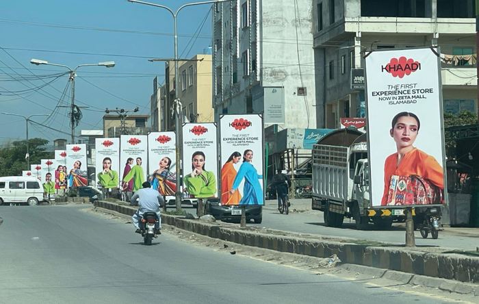 Installation &ndash; VisionMax LED display installation
