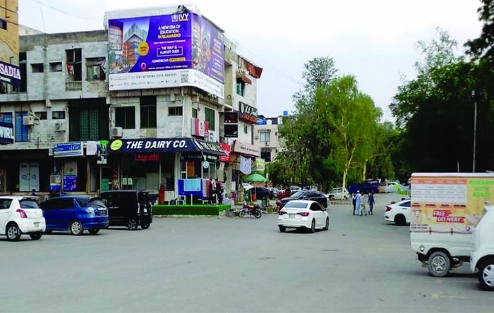 Installation &ndash; VisionMax LED display installation