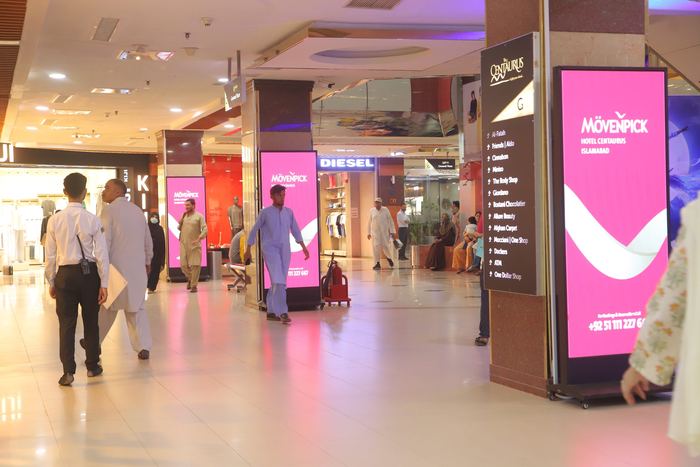 Installation &ndash; VisionMax LED display installation